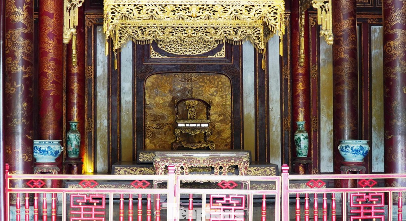 Trong quá trình trùng tu, bảo vật quốc gia Ngai vàng triều Nguyễn ở điện Thái Hòa được bảo quản tại Bảo tàng Cổ vật Cung đình Huế. Sau khi dự án hoàn thành, ngai vàng sẽ được di chuyển trở lại vị trí ở điện Thái Hòa. Trong quá trình trùng tu, bảo vật quốc gia Ngai vàng triều Nguyễn ở điện Thái Hòa được bảo quản tại Bảo tàng Cổ vật Cung đình Huế. Sau khi dự án hoàn thành, ngai vàng sẽ được di chuyển trở lại vị trí ở điện Thái Hòa.