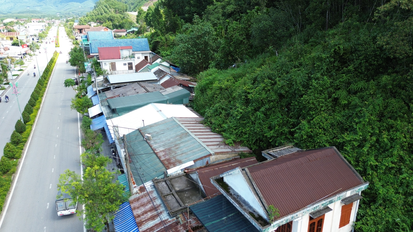 Khu vực nguy cơ cao sạt lở đồi núi thuộc tổ dân phố 2 thị trấn Khe Tre, huyện Nam Đông.