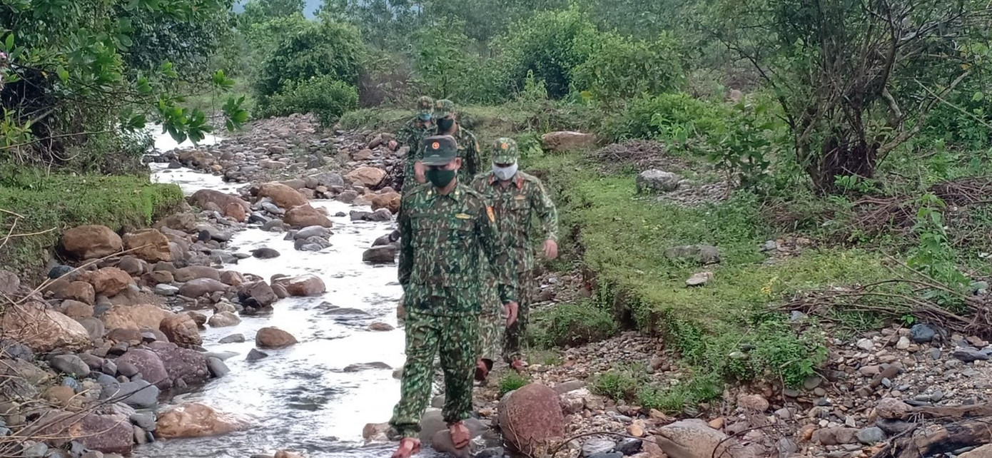 Trong số 38 cán bộ được tăng cường lên vùng biên làm nhiệm vụ lần này, có 16 sĩ quan, 22 quân nhân chuyên nghiệp của các cơ quan, đơn vị trực thuộc Bộ CHQS tỉnh TT-Huế.