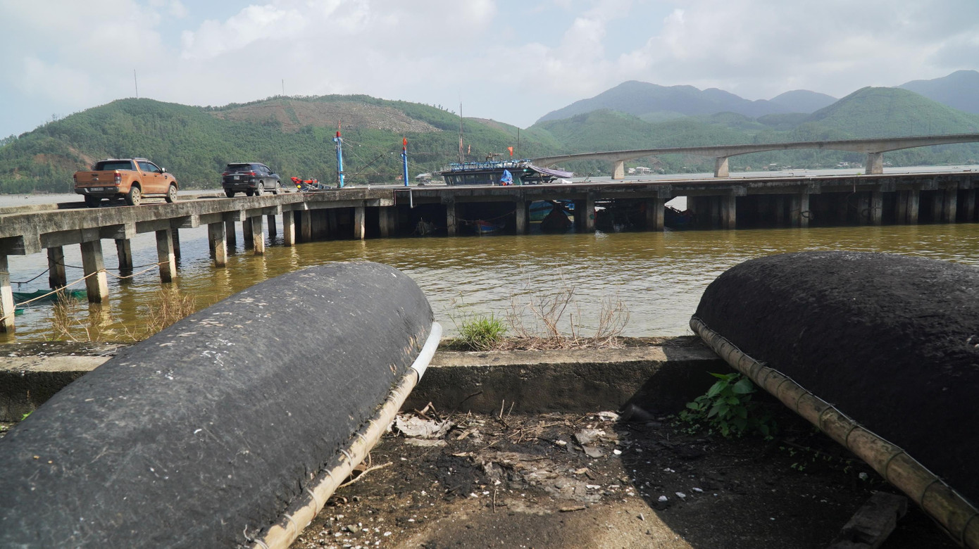 Các dự án cùng hướng đến mục đích góp phần tạo động lực mới thúc đẩy kinh tế biển tỉnh TT-Huế và khu vực duyên hải miền Trung. Tuy nhiên, sau một thời gian dài triển khai, việc xây dựng các công trình hạ tầng nghề cá tại 3 dự án kể trên đều trong tình trạng “hụt hơi”, thậm chí có dự án vẫn còn trên giấy. Quy định về thời gian hoàn thành các dự án đến 31/12/2021 theo Quyết định 743 của Thủ tướng Chính phủ đã bị “vuột” mốc.