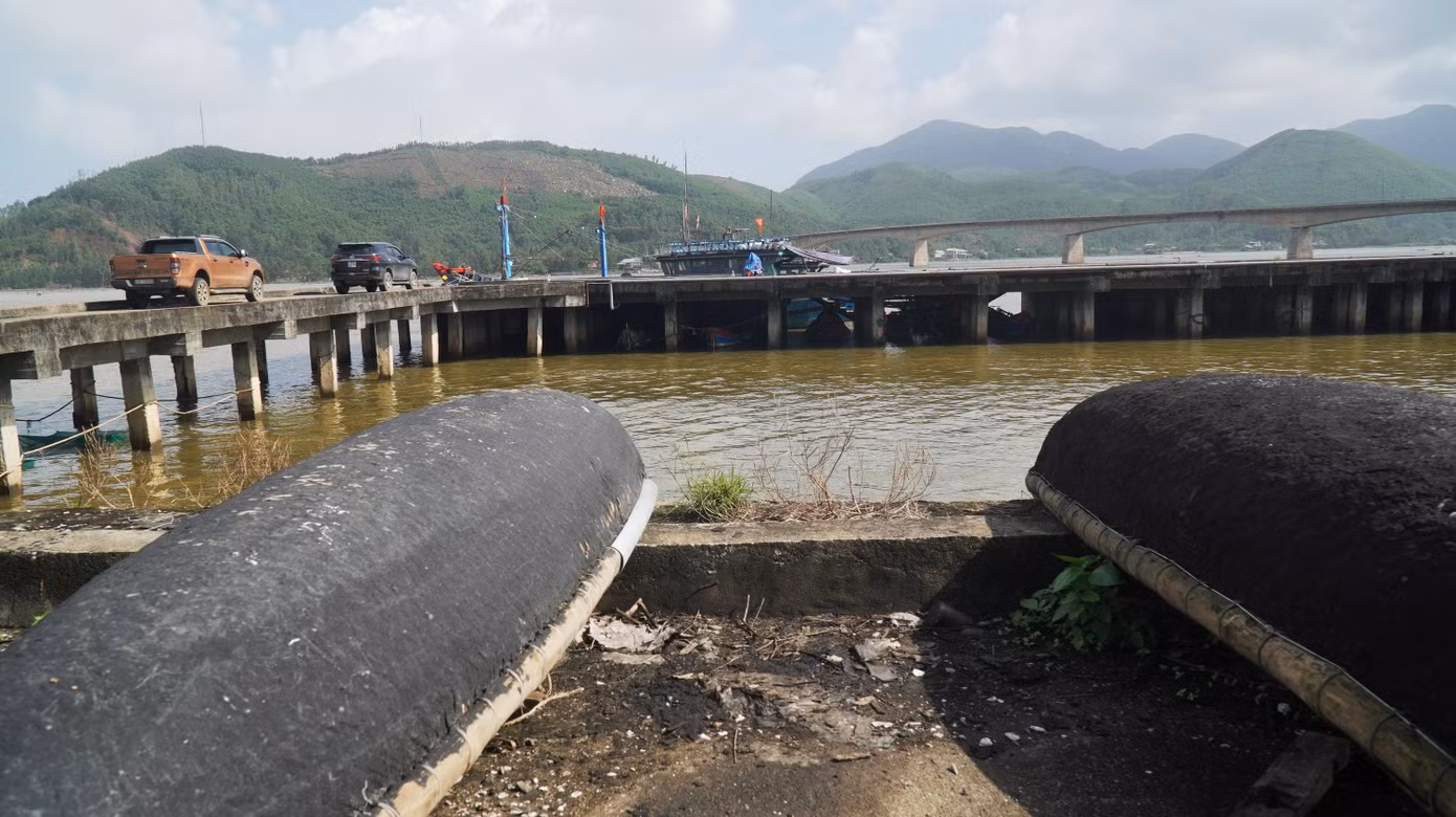 Các dự án cùng hướng đến mục đích góp phần tạo động lực mới thúc đẩy kinh tế biển tỉnh TT-Huế và khu vực duyên hải miền Trung. Tuy nhiên, sau một thời gian dài triển khai, việc xây dựng các công trình hạ tầng nghề cá tại 3 dự án kể trên đều trong tình trạng “hụt hơi”, thậm chí có dự án vẫn còn trên giấy. Quy định về thời gian hoàn thành các dự án đến 31/12/2021 theo Quyết định 743 của Thủ tướng Chính phủ đã bị “vuột” mốc.