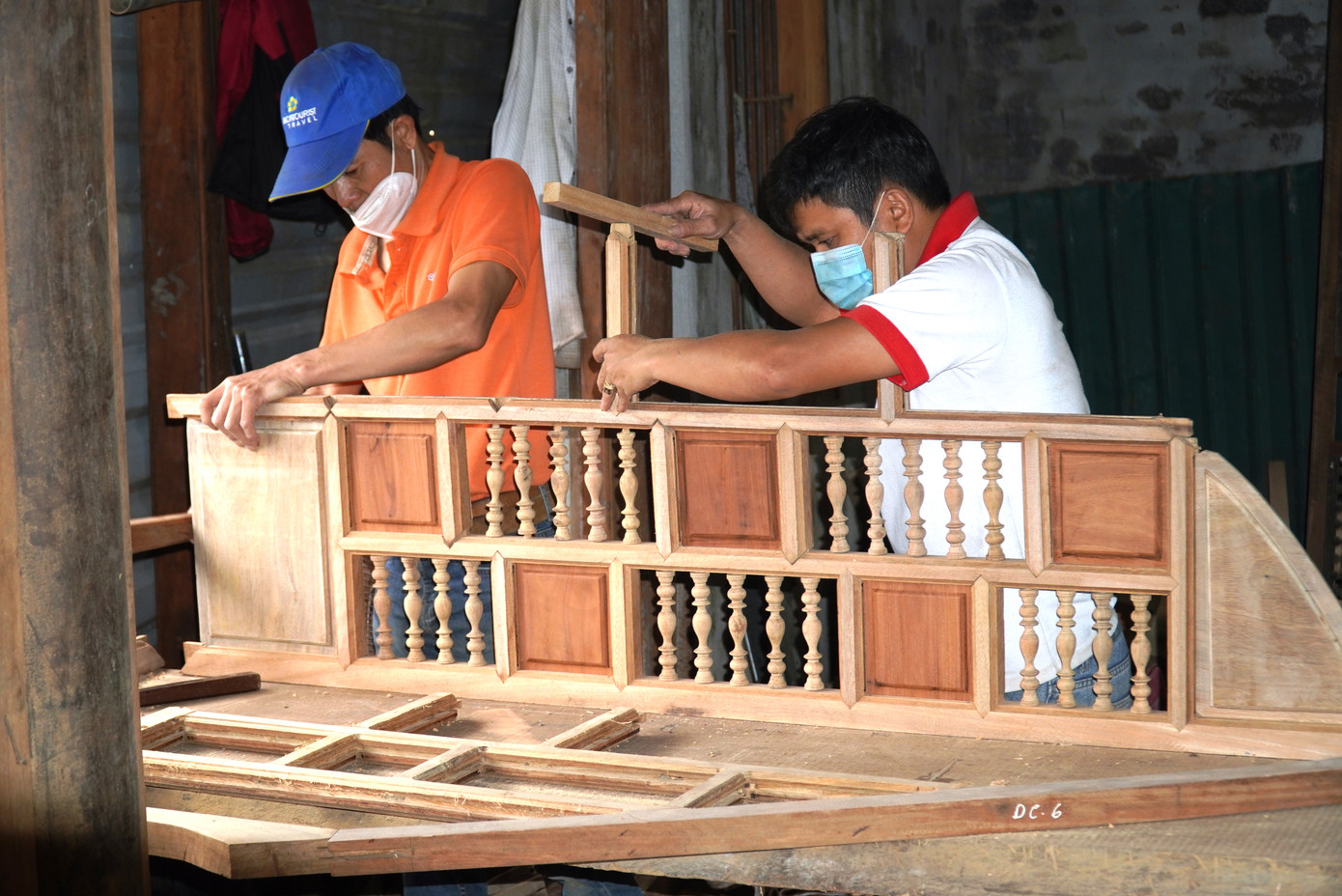 Đơn vị nhà thầu đang gấp rút hoàn thiện các phần cấu kiện gỗ, nội thất bên trong để sớm đưa công trình vào khai thác, phát huy giá trị. Đơn vị nhà thầu đang gấp rút hoàn thiện các phần cấu kiện gỗ, nội thất bên trong để sớm đưa công trình vào khai thác, phát huy giá trị.