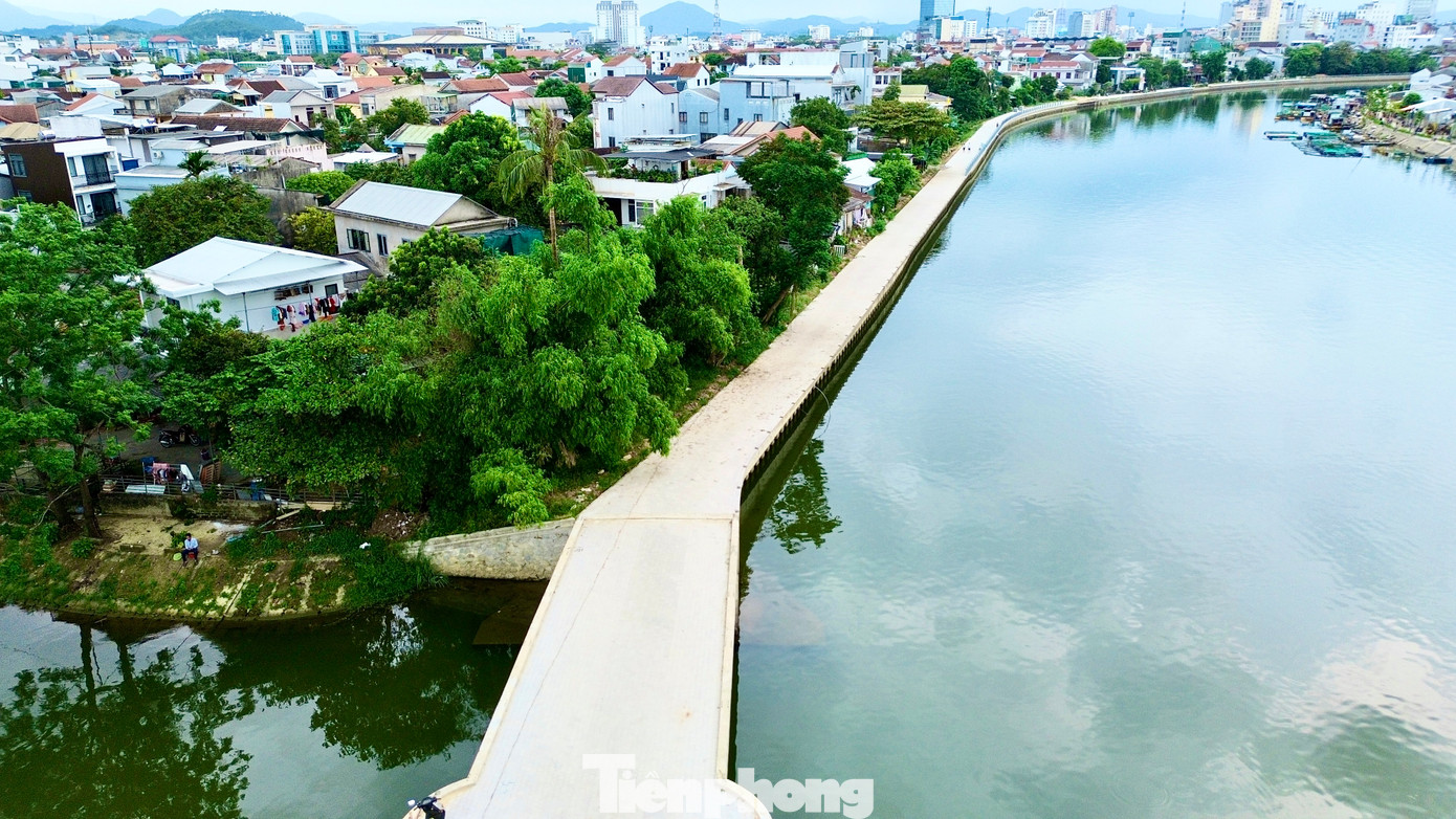 Trước đó, vào giữa năm 2023, Ban Quản lý Dự án (BQLDA) Cải thiện Môi trường nước TP Huế tiến hành triển khai dự án đường đi bộ ven sông Như Ý qua hai phường Phú Hội và Xuân Phú (quận Thuận Hóa, Huế), với chiều dài 1,6km, rộng 6m; kéo dài từ Đập Đá đến cầu Vân Dương. Dự án có tổng mức đầu tư 267 tỷ đồng. Trước đó, vào giữa năm 2023, Ban Quản lý Dự án (BQLDA) Cải thiện Môi trường nước TP Huế tiến hành triển khai dự án đường đi bộ ven sông Như Ý qua hai phường Phú Hội và Xuân Phú (quận Thuận Hóa, Huế), với chiều dài 1,6km, rộng 6m; kéo dài từ Đập Đá đến cầu Vân Dương. Dự án có tổng mức đầu tư 267 tỷ đồng.