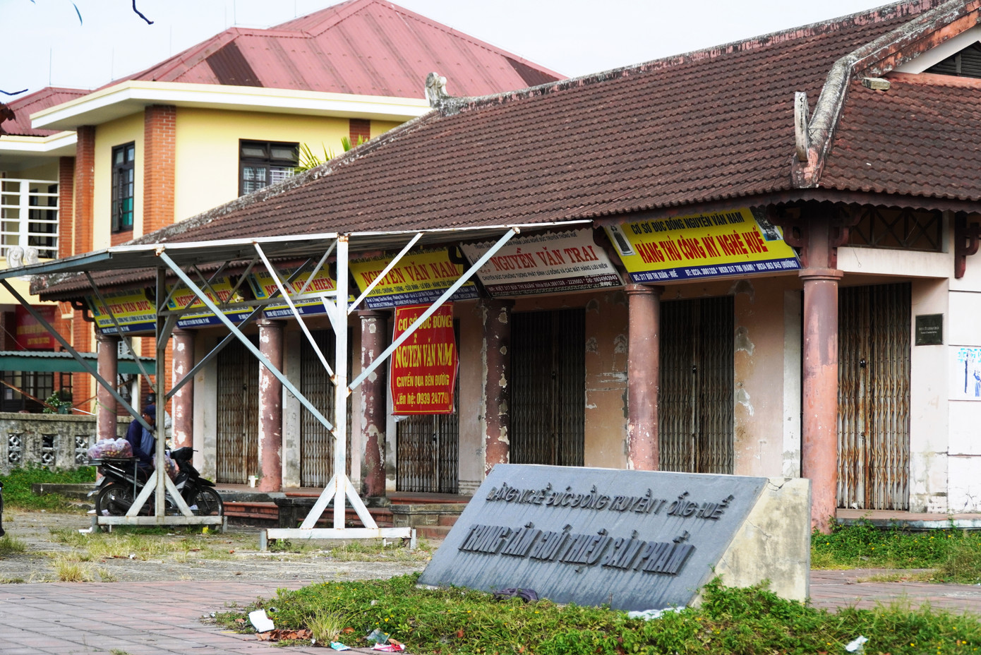 Mục đích của việc thu hồi các gian hàng, điều chuyển đơn vị tiếp quản, giao Trung tâm Phát triển Quỹ đất TP. Huế quản lý Trung tâm này là nhằm xây dựng một đề án mới về sử dụng tài sản công vào mục đích cho thuê, liên doanh, liên kết để trình UBND tỉnh TT-Huế xem xét phê duyệt. Sau khi đề án được phê duyệt, khu Trung tâm sẽ được đưa ra đấu thầu, đấu giá công khai theo quy định để kêu gọi xã hội hóa đầu tư tại đây.