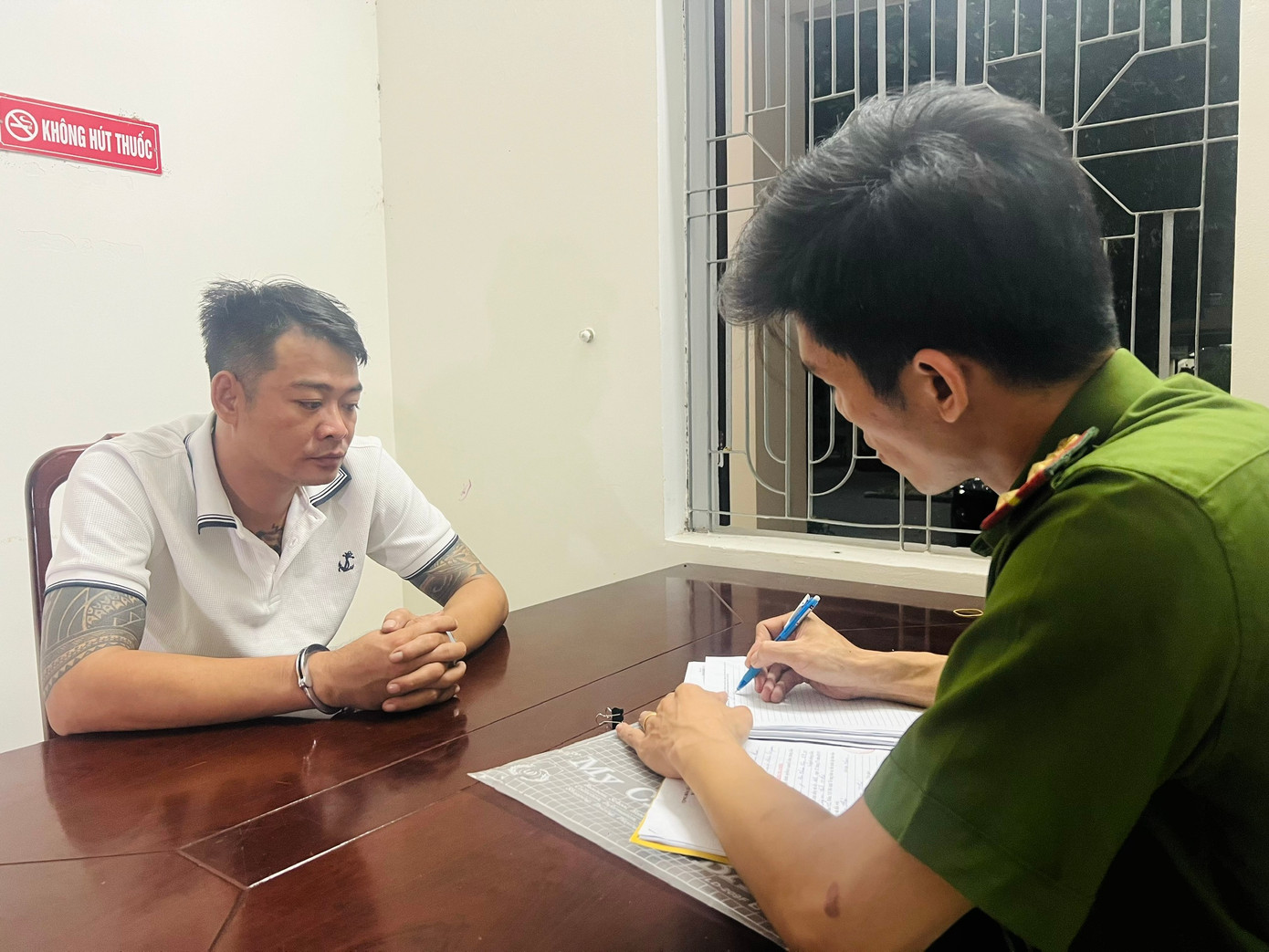 Đối tượng Hải tại cơ quan công an. Đối tượng Hải tại cơ quan công an.