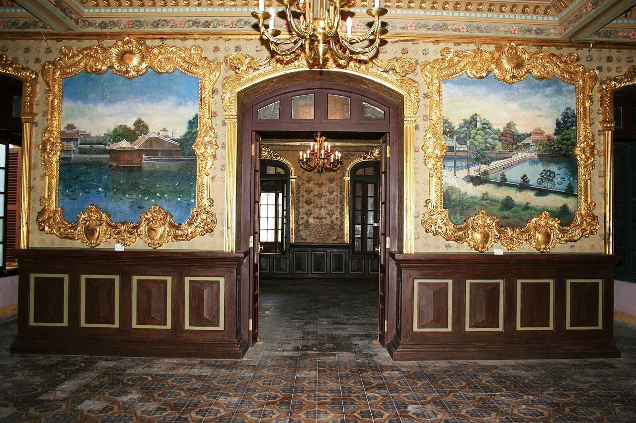 Theo giới nghiên cứu lịch sử văn hóa, đây có lẽ là nơi bảo lưu nhiều nhất các kiệt tác sơn son thếp vàng của thời nhà Nguyễn. Ảnh TL