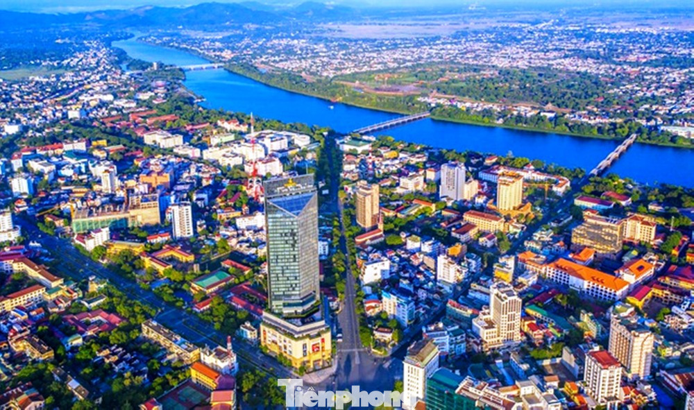 TT-Huế nỗ lực thực hiện có hiệu quả Nghị quyết số 54-NQ/TW ngày 10/12/2019 của Bộ Chính trị về xây dựng và phát triển tỉnh TT-Huế đến năm 2030, tầm nhìn đến năm 2045. (Ảnh: Lê Huy Hoàng Hải) TT-Huế nỗ lực thực hiện có hiệu quả Nghị quyết số 54-NQ/TW ngày 10/12/2019 của Bộ Chính trị về xây dựng và phát triển tỉnh TT-Huế đến năm 2030, tầm nhìn đến năm 2045. (Ảnh: Lê Huy Hoàng Hải)