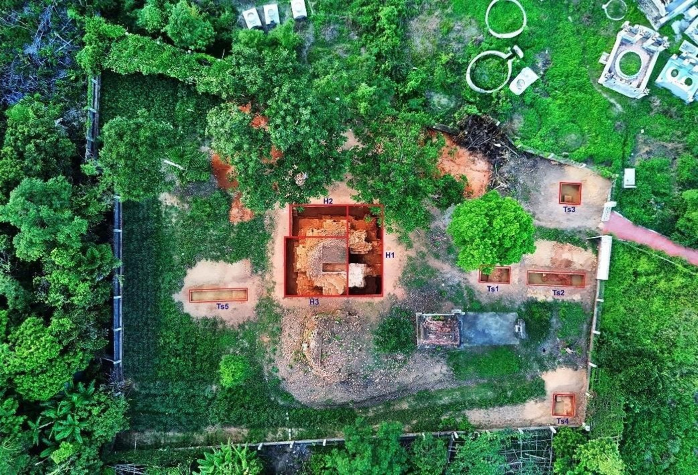 Bảo tàng Lịch sử quốc gia kiến nghị tiếp tục mở rộng diện tích nghiên cứu, khai quật khảo cổ tại tháp đôi Liễu Cốc. Bảo tàng Lịch sử quốc gia kiến nghị tiếp tục mở rộng diện tích nghiên cứu, khai quật khảo cổ tại tháp đôi Liễu Cốc.