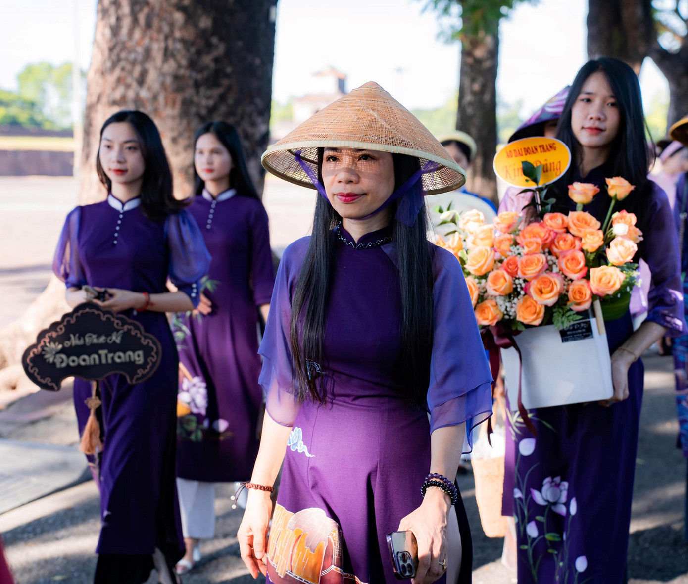 Các hoạt động nhằm tri ân ngưỡng vọng tiền nhân, tôn vinh nét đẹp truyền thống của áo dài Huế, đồng thời cũng là dịp quảng bá hình ảnh áo dài Huế nói riêng và áo dài Việt Nam nói chung đến đông đảo công chúng, du khách trong và ngoài nước. Ảnh: Văn Thể Huế