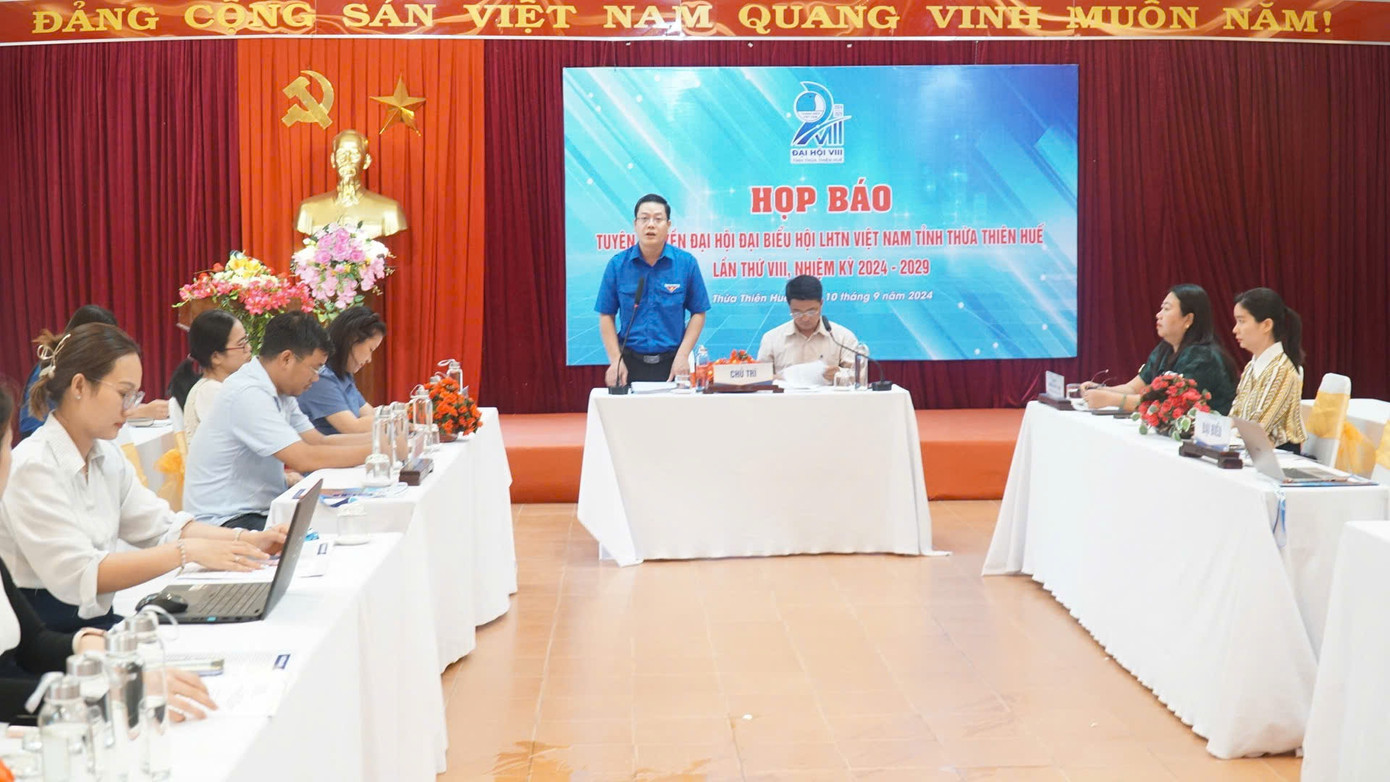 Quang cảnh buổi họp báo.