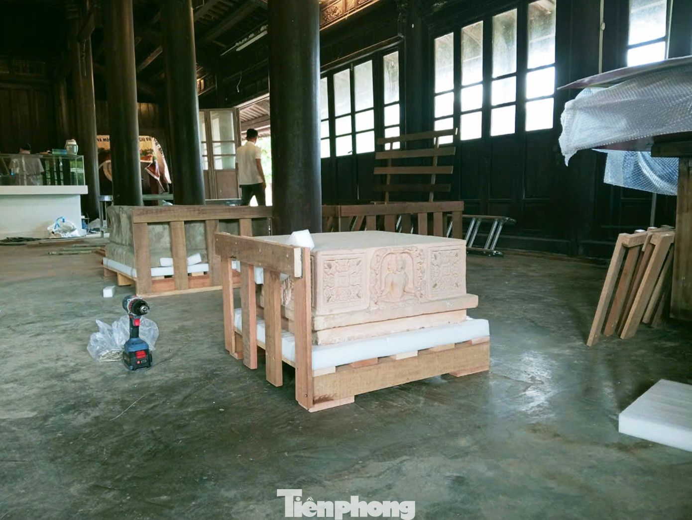 Sau đợt di dời đầu tiên, tại Bảo tàng thuộc khuôn viên di tích Quốc Tử Giám triều Nguyễn vẫn còn hàng nghìn hiện vật chưa được chuyển đến cơ sở mới.