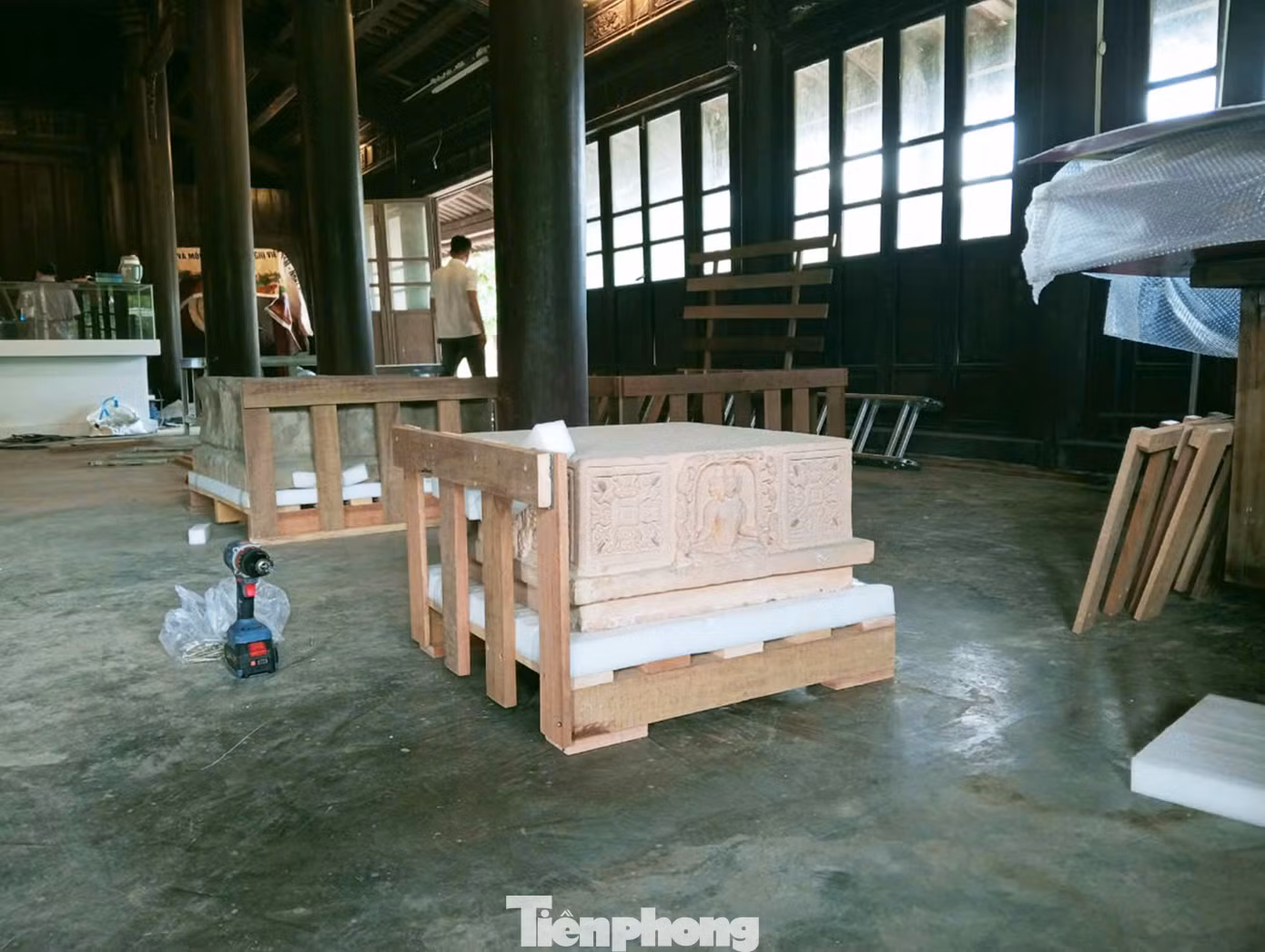 Sau đợt di dời đầu tiên, tại Bảo tàng thuộc khuôn viên di tích Quốc Tử Giám triều Nguyễn vẫn còn hàng nghìn hiện vật chưa được chuyển đến cơ sở mới.