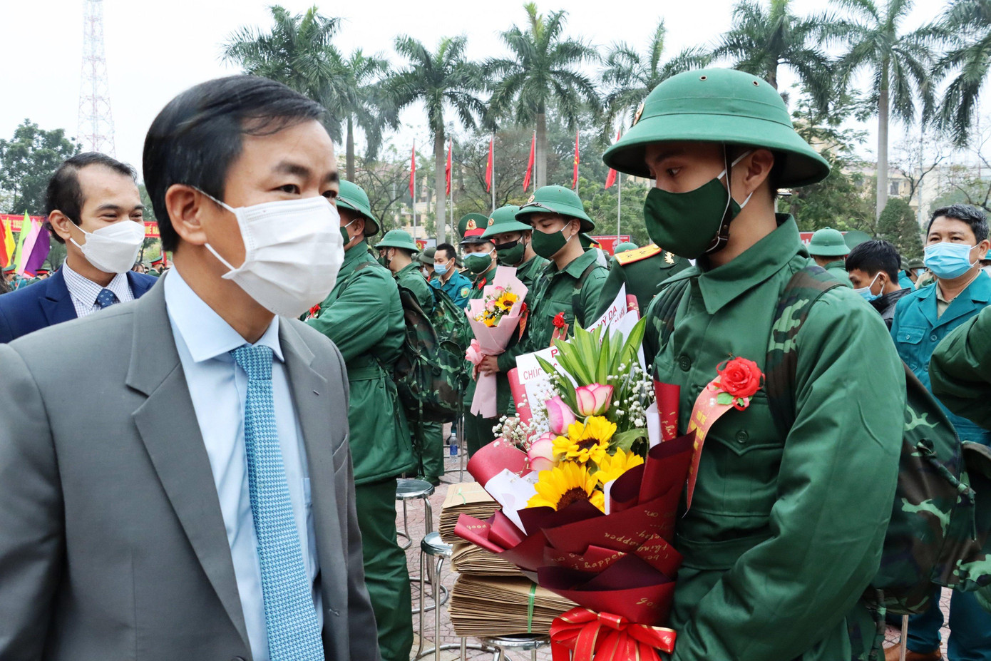 Chủ tịch UBND tỉnh TT-Huế Nguyễn Văn Phương động viên thanh niên lên đường làm nghĩa vụ quân sự Chủ tịch UBND tỉnh TT-Huế Nguyễn Văn Phương động viên thanh niên lên đường làm nghĩa vụ quân sự