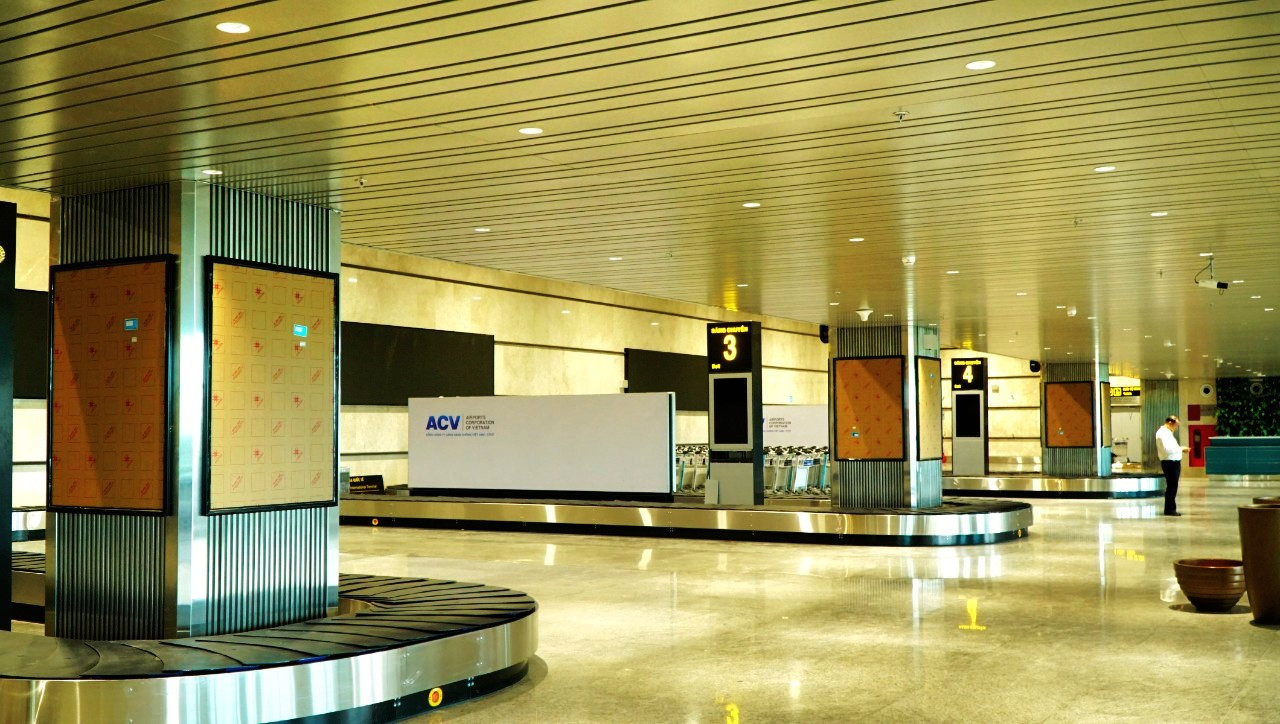 Nội thất, trang thiết bị hiện đại bên trong nhà ga T2. Nội thất, trang thiết bị hiện đại bên trong nhà ga T2.