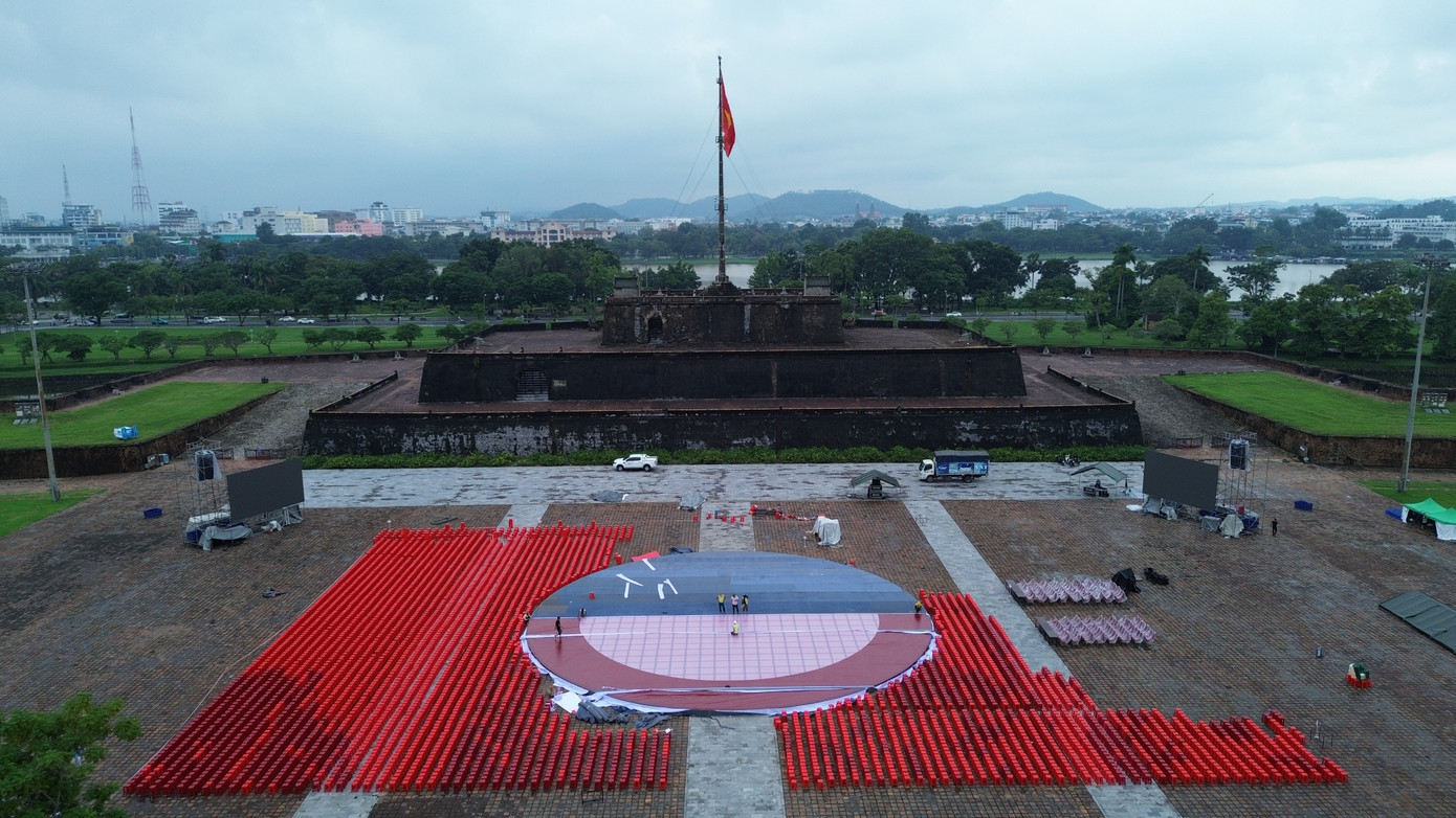 Khu vực diễn ra cầu truyền hình chung kết Đường lên đỉnh Olympia tại Huế. Ảnh: Thế Nghĩa Khu vực diễn ra cầu truyền hình chung kết Đường lên đỉnh Olympia tại Huế. Ảnh: Thế Nghĩa