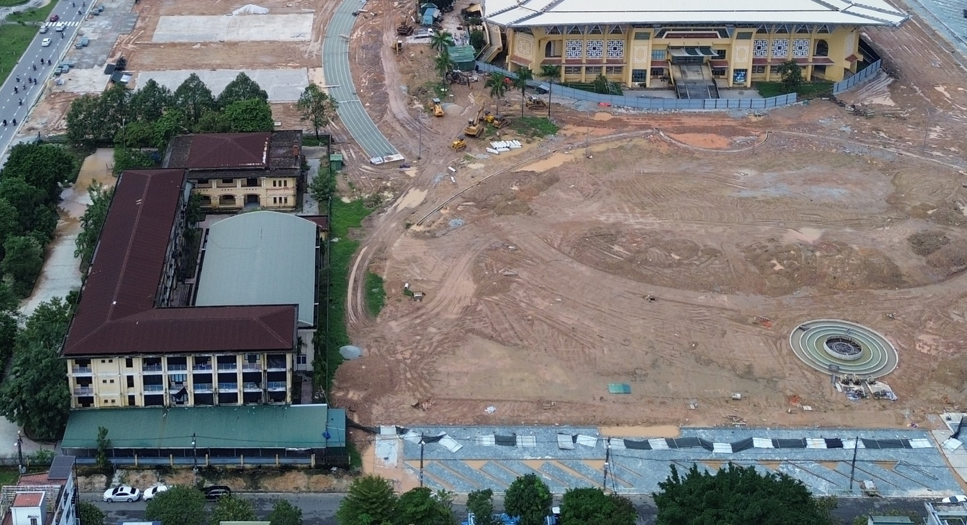 Thông tin mới nhất từ Ban Quản lý dự án Đầu tư xây dựng và Phát triển đô thị TT-Huế, lãnh đạo UBND tỉnh vừa thống nhất chủ trương di dời Trung tâm HL&amp;TĐTT tỉnh về 2 địa điểm được xem xét, điều chỉnh là Trung tâm Hoạt động Thanh thiếu nhi tỉnh (tại 57 Lâm Hoằng, Vĩ Dạ, Huế) và Văn phòng Trung tâm Festival (cũ) tại 44 Đặng Dung. Ảnh: Thế Nghĩa