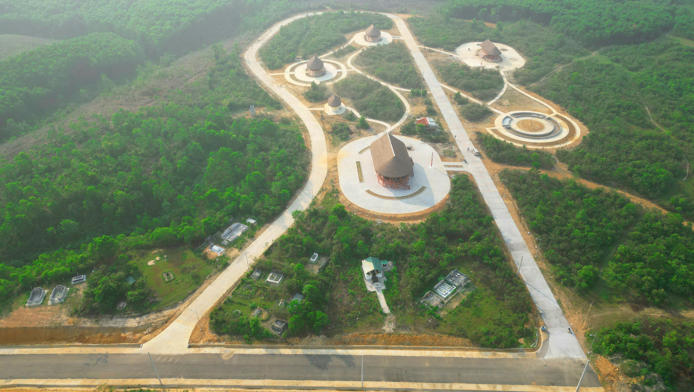 Khu bảo tồn sim rừng đang mang một diện mạo mới, với tổ hợp công trình xây dựng mang đậm đặc trưng kiến trúc vùng cao của Làng văn hóa. Khu bảo tồn sim rừng đang mang một diện mạo mới, với tổ hợp công trình xây dựng mang đậm đặc trưng kiến trúc vùng cao của Làng văn hóa.