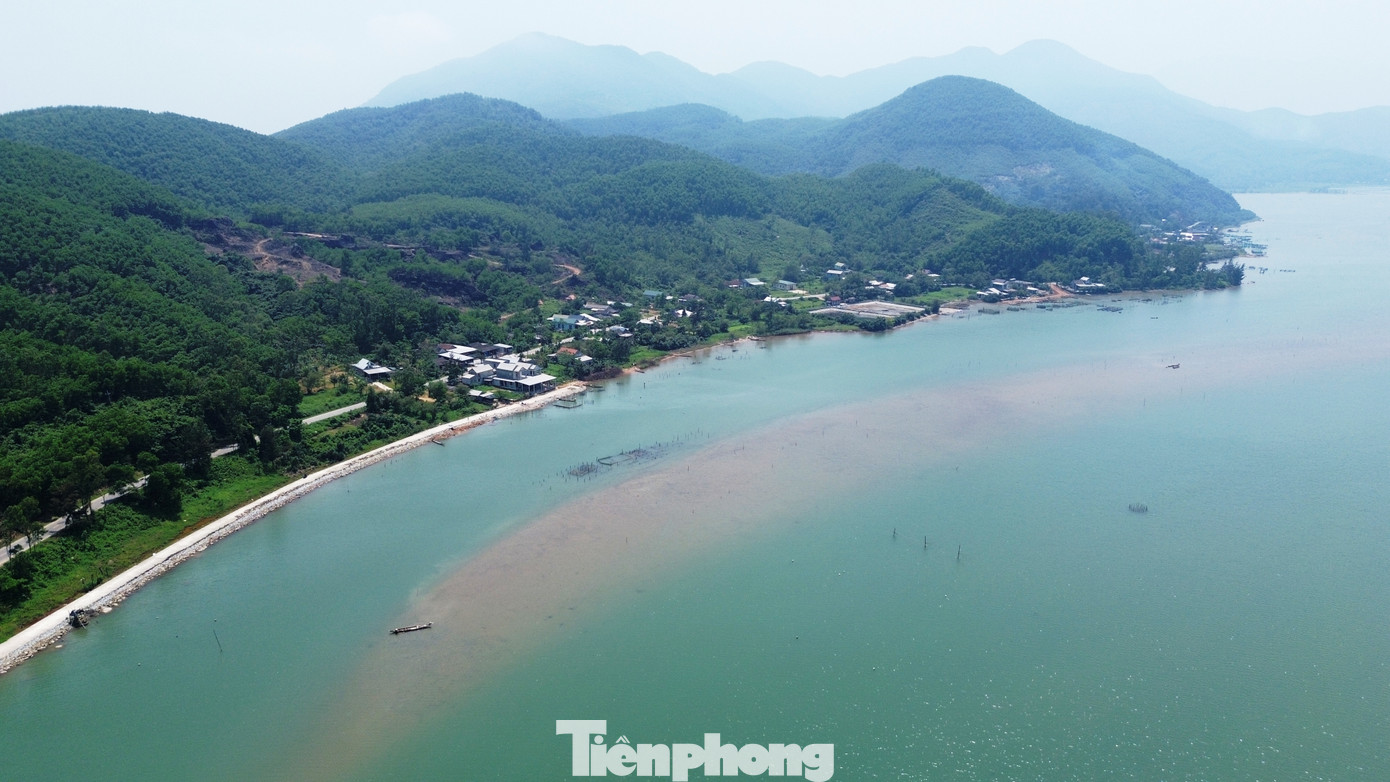 Tên huyện Phú Lộc cũng được đề xuất dùng đặt cho xã Phú Lộc mới sau khi hợp nhất 3 đơn vị hành chính cấp xã là thị trấn Phú Lộc và xã Lộc Trì, Lộc Bình. Tên huyện Phú Lộc cũng được đề xuất dùng đặt cho xã Phú Lộc mới sau khi hợp nhất 3 đơn vị hành chính cấp xã là thị trấn Phú Lộc và xã Lộc Trì, Lộc Bình.