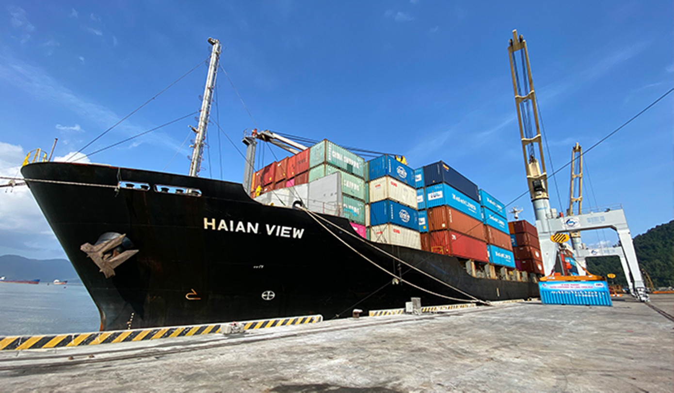 Cảng Chân Mây lần đầu tiên đón chuyến tàu container của hãng tàu Hải An View với sức chứa 1.577 TEU.