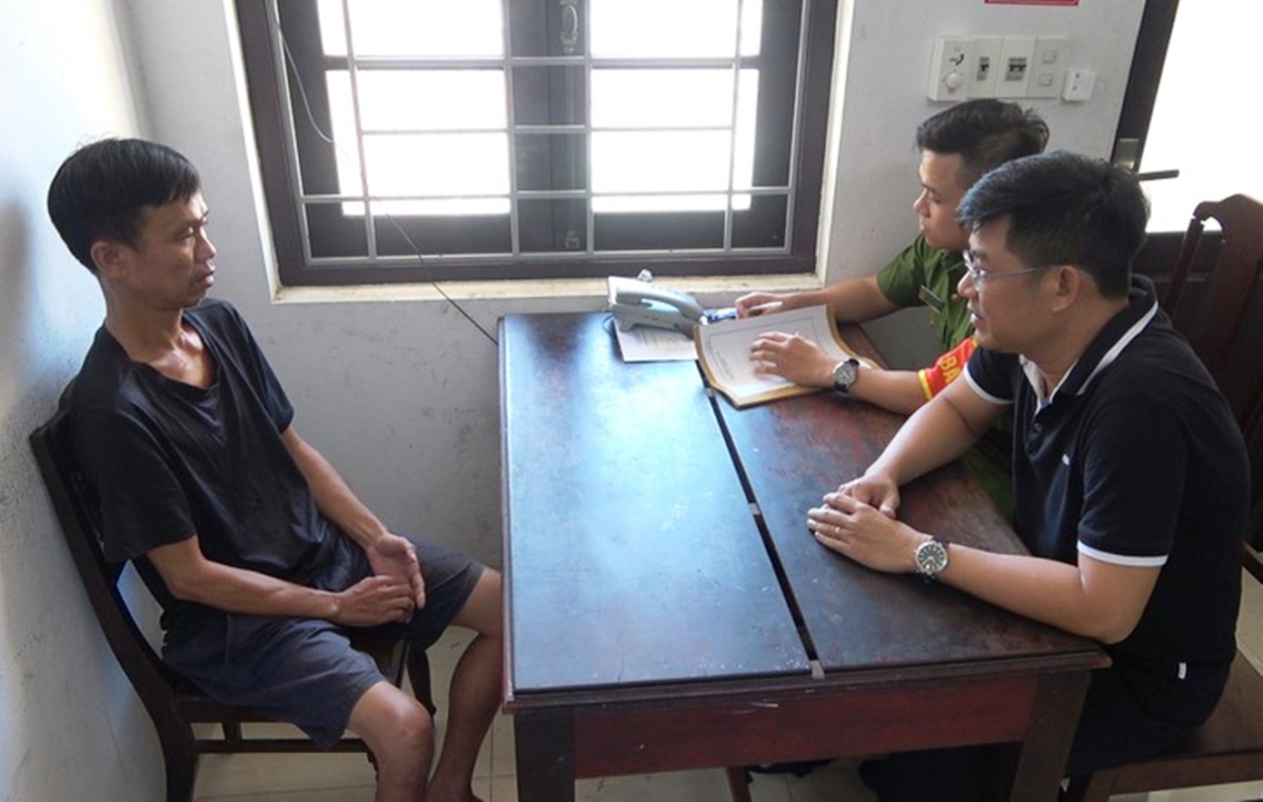 Đối tượng Đặng Văn Sơn (bìa trái). Đối tượng Đặng Văn Sơn (bìa trái).