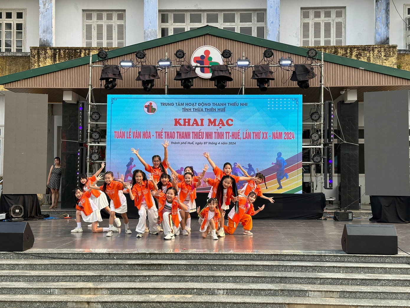 Các tiết mục văn nghệ sôi nổi chào mừng khai mạc Tuần lễ văn hóa - thể thao Thanh thiếu nhi tỉnh TT-Huế năm 2024. Các tiết mục văn nghệ sôi nổi chào mừng khai mạc Tuần lễ văn hóa - thể thao Thanh thiếu nhi tỉnh TT-Huế năm 2024.