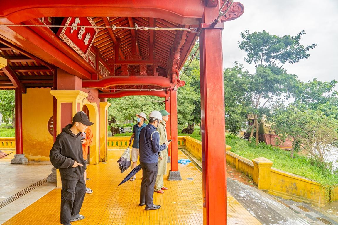 Di tích Nghinh Lương đình ven sông Hương. Ảnh: Bảo Minh