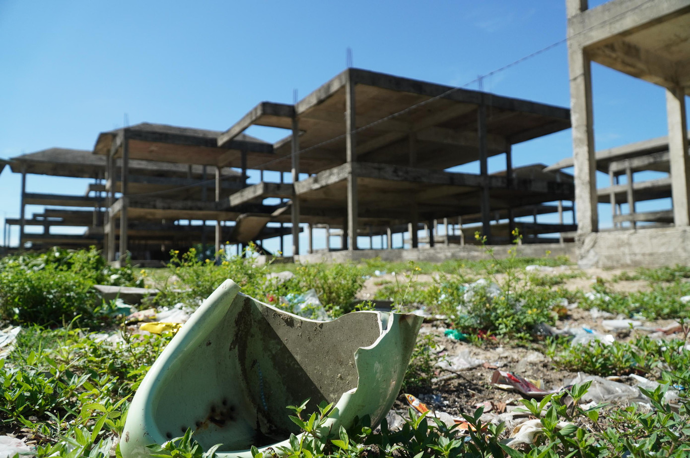 Khu vực dự án trong tình trạng ô nhiễm môi trường, điểm xả rác thải của dân địa phương. Ảnh: N.V