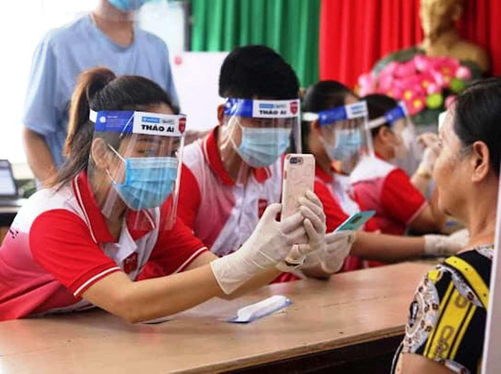 Người dân có thể lựa chọn hình thức thẻ nhựa, thẻ giấy hoặc thẻ điện tử trên ứng dụng Hue-S dùng cho smartphone. Ảnh: Anh Khoa Người dân có thể lựa chọn hình thức thẻ nhựa, thẻ giấy hoặc thẻ điện tử trên ứng dụng Hue-S dùng cho smartphone. Ảnh: Anh Khoa