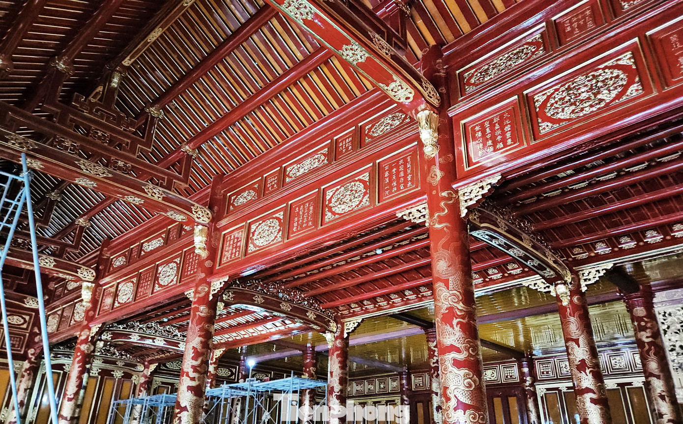 Trước đó, dự án đã tiến hành tu bổ, gia cường nền móng, phục hồi nền lát gạch, bậc cấp đá Thanh, tường gạch với màu sắc nguyên trạng. Dự án được tu bổ, phục hồi hệ khung gỗ, hệ mái, hệ vách ván, cửa bằng gỗ, sơn son thếp vàng, mái lợp ngói hoàng lưu ly và ngói liệt men vàng, bờ mái, con giống khảm sành sứ và hệ thống trang trí pháp lam. Ngôi điện được gia cường hệ thống tường chắn đất, phục hồi lan can… Trước đó, dự án đã tiến hành tu bổ, gia cường nền móng, phục hồi nền lát gạch, bậc cấp đá Thanh, tường gạch với màu sắc nguyên trạng. Dự án được tu bổ, phục hồi hệ khung gỗ, hệ mái, hệ vách ván, cửa bằng gỗ, sơn son thếp vàng, mái lợp ngói hoàng lưu ly và ngói liệt men vàng, bờ mái, con giống khảm sành sứ và hệ thống trang trí pháp lam. Ngôi điện được gia cường hệ thống tường chắn đất, phục hồi lan can…