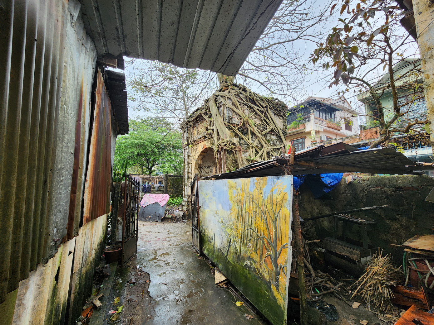 Hơn 40 năm trước, sau khi đất nước giải phóng, nhiều cán bộ, nhân viên Ty Công nghiệp, Sở Giáo dục tỉnh Bình Trị Thiên (cũ) được chính quyền sở tại bố trí vào ở tại khu tập thể thuộc khuôn viên An Lăng. Hơn 40 năm trước, sau khi đất nước giải phóng, nhiều cán bộ, nhân viên Ty Công nghiệp, Sở Giáo dục tỉnh Bình Trị Thiên (cũ) được chính quyền sở tại bố trí vào ở tại khu tập thể thuộc khuôn viên An Lăng.