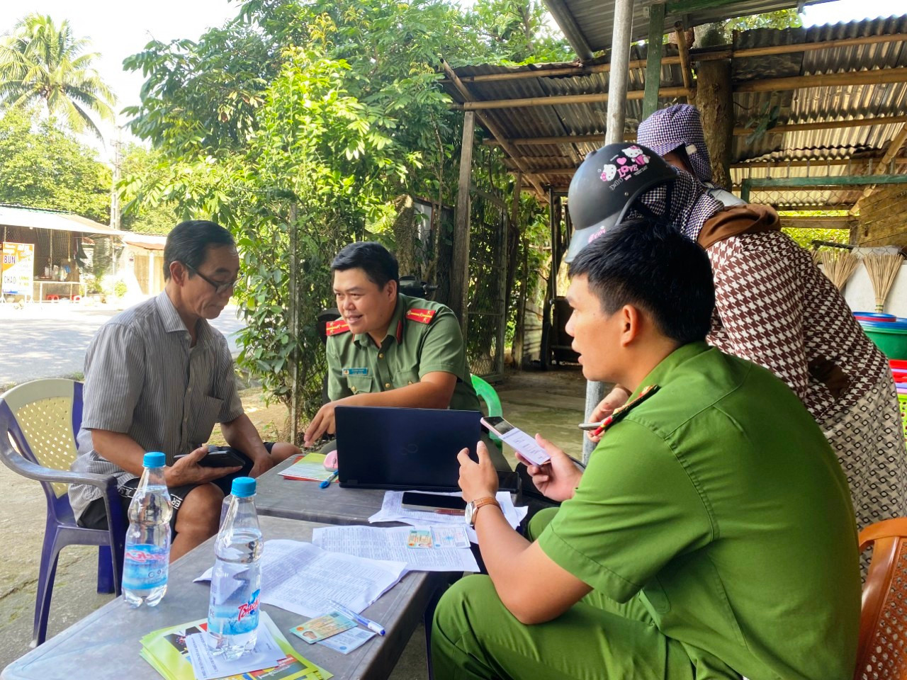 Đây là đợt cao điểm triển khai công tác tình nguyện "Ngày cuối tuần làm công an xã" tại huyện miền núi A Lưới của ĐVTN Công an TT-Huế.