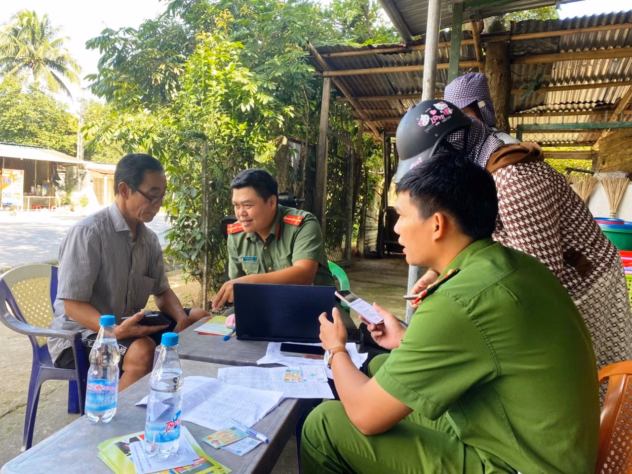 Đây là đợt cao điểm triển khai công tác tình nguyện "Ngày cuối tuần làm công an xã" tại huyện miền núi A Lưới của ĐVTN Công an TT-Huế. Đây là đợt cao điểm triển khai công tác tình nguyện "Ngày cuối tuần làm công an xã" tại huyện miền núi A Lưới của ĐVTN Công an TT-Huế.