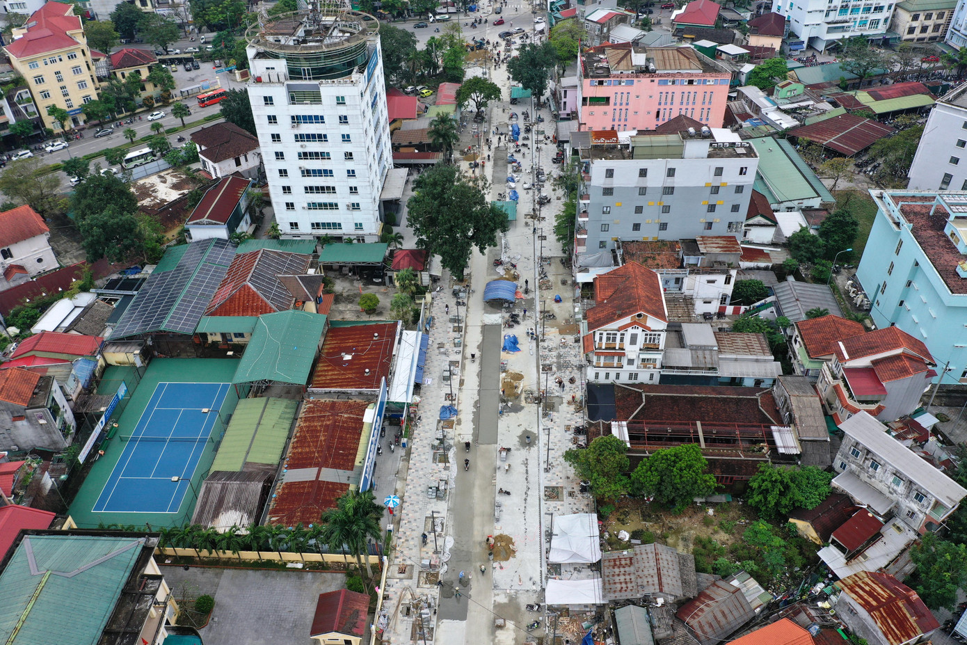 Theo UBND TP Huế, DA có tổng mức đầu tư 97 tỷ đồng từ nguồn ngân sách tỉnh TT-Huế và thành phố. Đây là tuyến phố đi bộ thứ ba ở TP Huế, bên cạnh khu phố Tây (bờ nam sông Hương) và phố đêm Hoàng Thành (bên trong Kinh thành Huế).