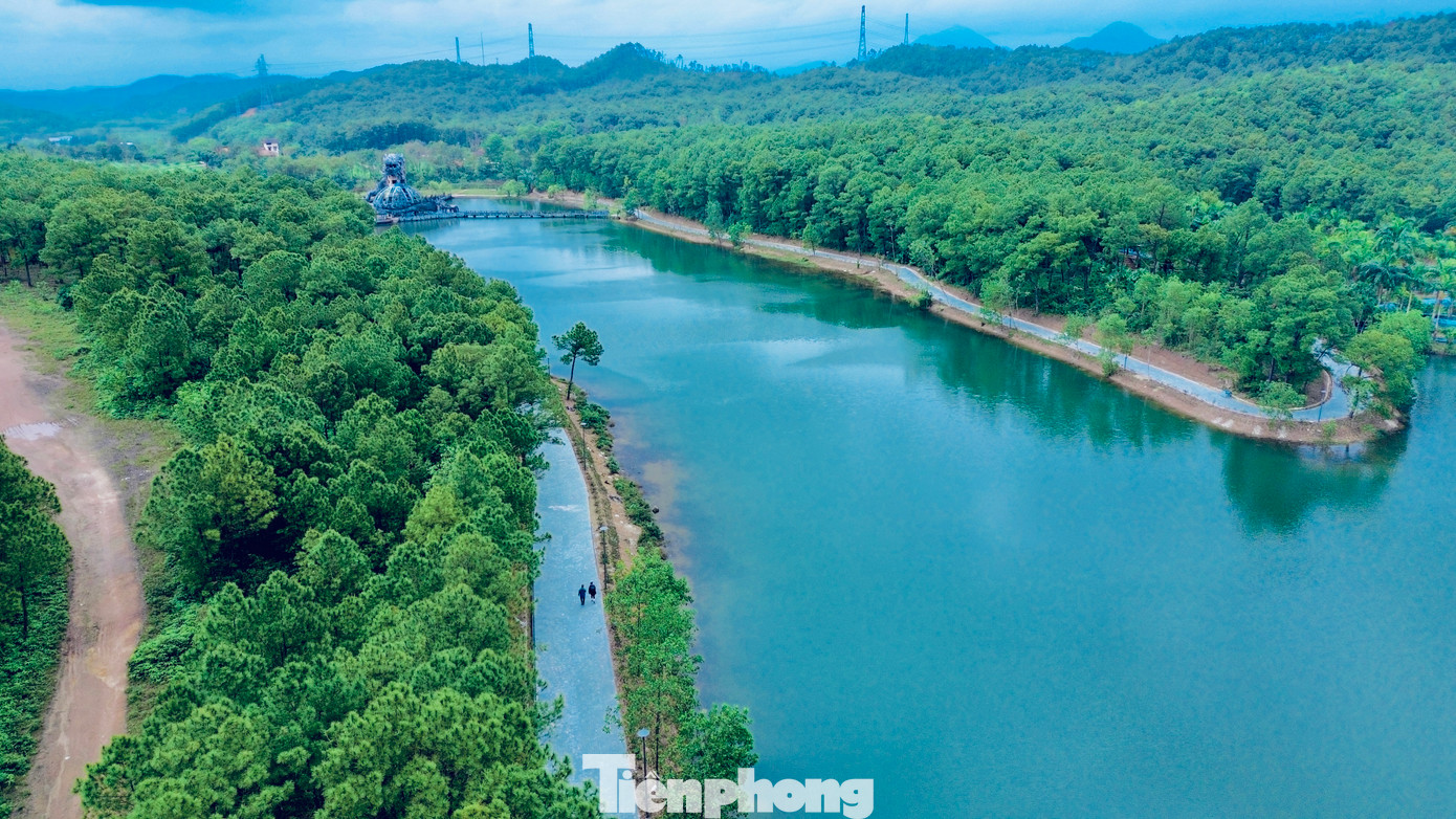 Công viên được dọn dẹp sạch sẽ, trồng thêm cây xanh, cải thiện hệ thống cấp thoát nước, tạo môi trường trong lành và xanh mát.