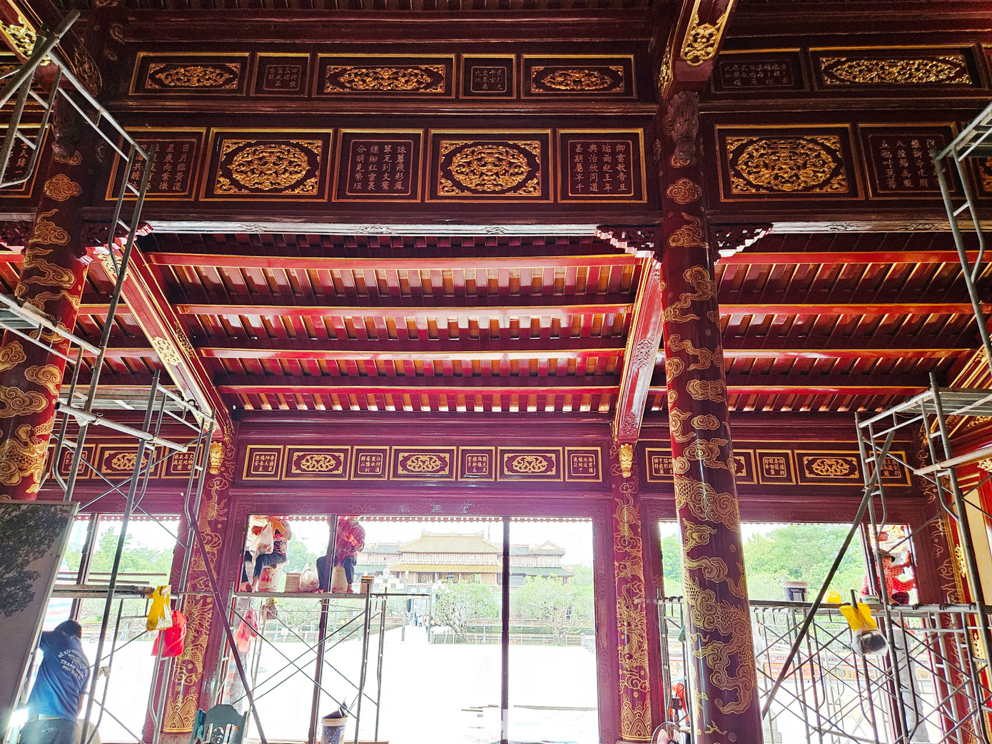 Trước đó, dự án đã tiến hành tu bổ, gia cường nền móng, phục hồi nền lát gạch, bậc cấp đá Thanh, tường gạch với màu sắc nguyên trạng. Dự án được tu bổ, phục hồi hệ khung gỗ, hệ mái, hệ vách ván, cửa bằng gỗ, sơn son thếp vàng, mái lợp ngói hoàng lưu ly và ngói liệt men vàng, bờ mái, con giống khảm sành sứ và hệ thống trang trí pháp lam. Ngôi điện được gia cường hệ thống tường chắn đất, phục hồi lan can… Trước đó, dự án đã tiến hành tu bổ, gia cường nền móng, phục hồi nền lát gạch, bậc cấp đá Thanh, tường gạch với màu sắc nguyên trạng. Dự án được tu bổ, phục hồi hệ khung gỗ, hệ mái, hệ vách ván, cửa bằng gỗ, sơn son thếp vàng, mái lợp ngói hoàng lưu ly và ngói liệt men vàng, bờ mái, con giống khảm sành sứ và hệ thống trang trí pháp lam. Ngôi điện được gia cường hệ thống tường chắn đất, phục hồi lan can…