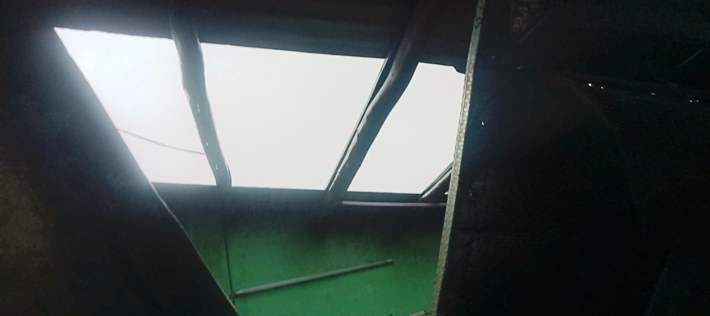 Nhà cửa tại TT-Huế bị tốc mái, hư hỏng do bão số 6. Ảnh: Đ.T