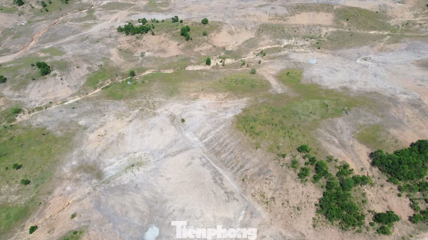 Bên cạnh khu quần thể sân golf Huế dang dở, TP Huế hiện đẩy mạnh kiểm tra, xử lý các dự án sử dụng đất không hiệu quả, chậm tiến độ kéo dài. Khu sân golf Huế bị thu hồi đất theo tinh thần chỉ đạo quyết liệt của lãnh đạo TP Huế được người dân kỳ vọng tạo đà tích cực trong quản lý đất đai, xử lý dự án “treo” và tình trạng lãng phí nguồn lực tài nguyên, ảnh hưởng đến quy hoạch, môi trường đầu tư vào Huế, cũng như lợi ích của địa phương. Bên cạnh khu quần thể sân golf Huế dang dở, TP Huế hiện đẩy mạnh kiểm tra, xử lý các dự án sử dụng đất không hiệu quả, chậm tiến độ kéo dài. Khu sân golf Huế bị thu hồi đất theo tinh thần chỉ đạo quyết liệt của lãnh đạo TP Huế được người dân kỳ vọng tạo đà tích cực trong quản lý đất đai, xử lý dự án “treo” và tình trạng lãng phí nguồn lực tài nguyên, ảnh hưởng đến quy hoạch, môi trường đầu tư vào Huế, cũng như lợi ích của địa phương.