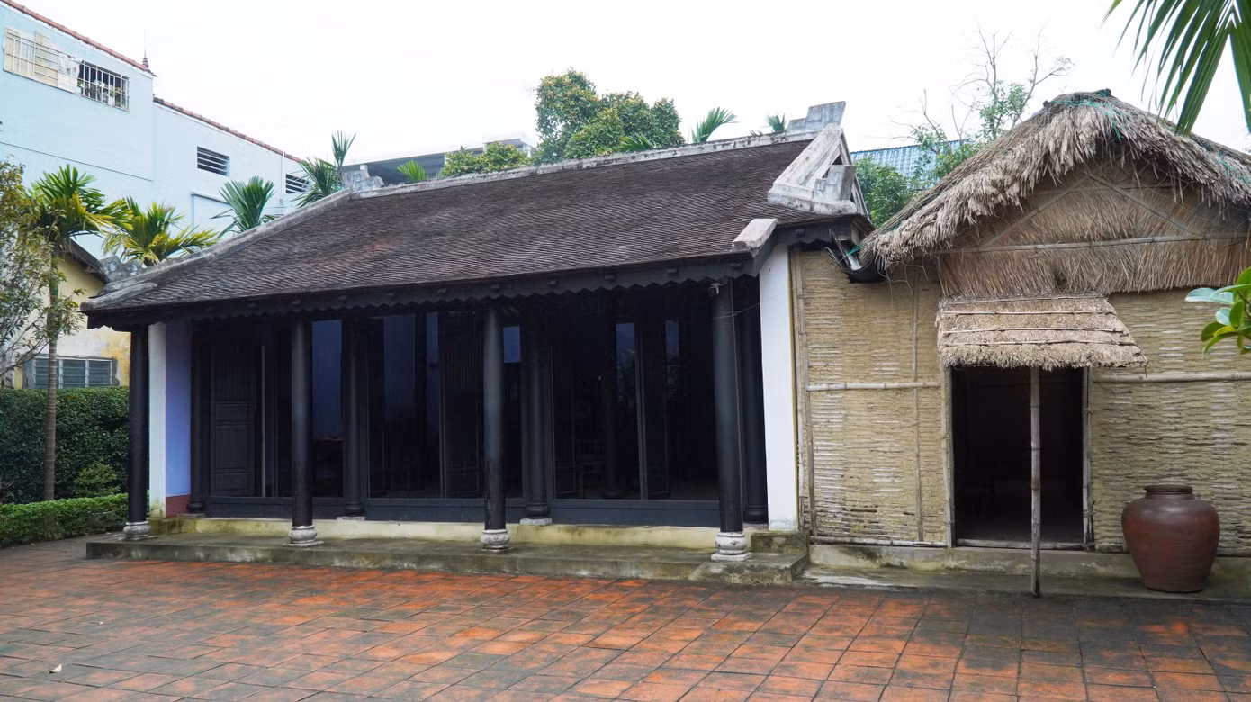 Bên trong khuôn viên Nhà lưu niệm Chủ tịch Hồ Chí Minh ở đường Mai Thúc Loan. Ảnh: Ngọc Văn