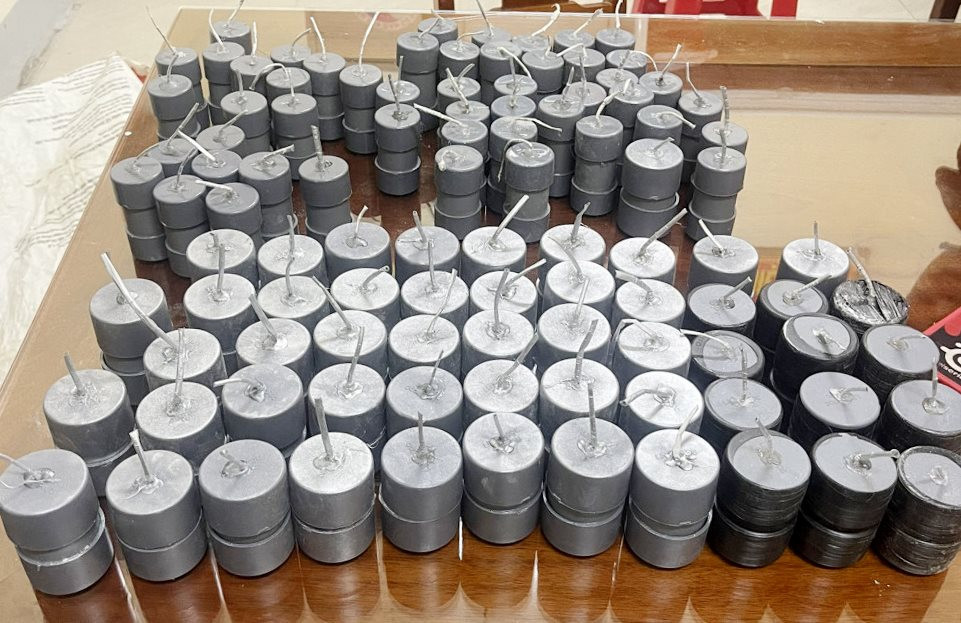 Lực lượng công an tại TT-Huế đã làm rõ vụ việc 13 em học sinh có hành vi tàng trữ, tự chế thuốc nổ, pháo nổ. Ảnh minh họa Lực lượng công an tại TT-Huế đã làm rõ vụ việc 13 em học sinh có hành vi tàng trữ, tự chế thuốc nổ, pháo nổ. Ảnh minh họa