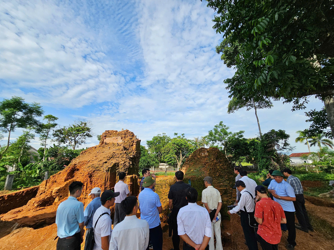 Nhiều phát hiện khảo cổ học bất ngờ tại Tháp đôi Liễu Cốc ảnh 2