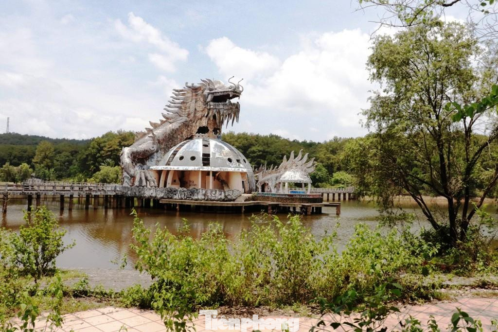 Nhiều tài sản tại khu vui chơi nằm trong danh mục đấu giá tài sản. Ảnh: N.V Nhiều tài sản tại khu vui chơi nằm trong danh mục đấu giá tài sản. Ảnh: N.V