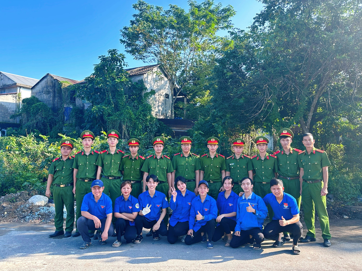 Ra mắt các đội hình TNTN thực hiện đề án ngày Chủ nhật xanh.