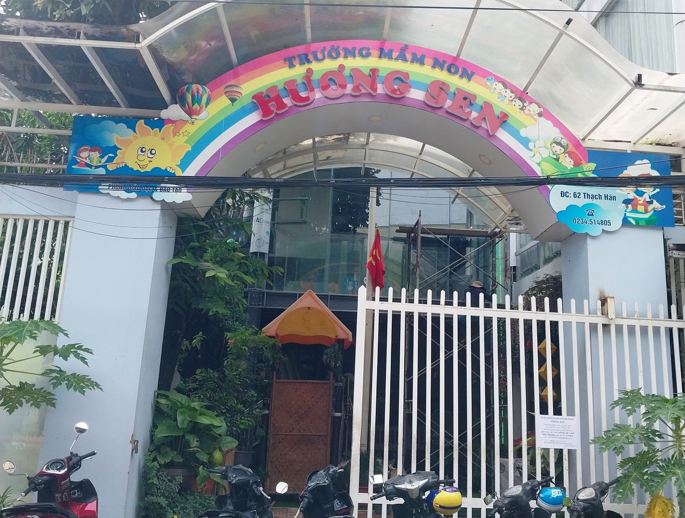 Cơ sở chính Trường Mầm non Hương Sen chờ khắc phục xong các vi phạm về PCCC để đảm bảo điều kiện an toàn và mở cửa hoạt động trở lại.