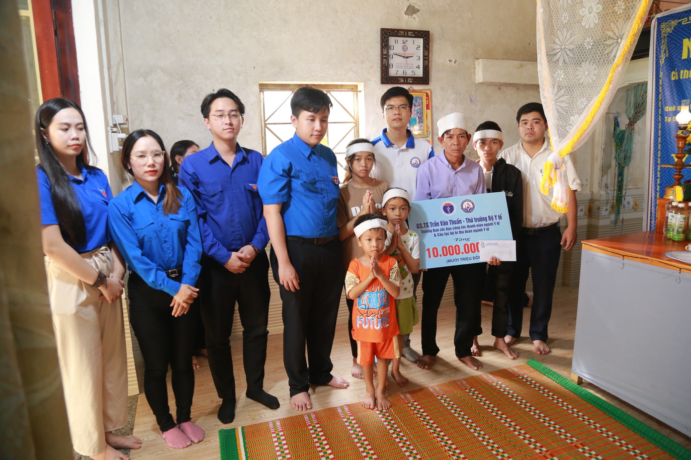 Thăm, động viên, chia buồn cùng gia đình có 2 người tử nạn do chìm đò trong trận mưa lũ vừa qua tại TP Huế.