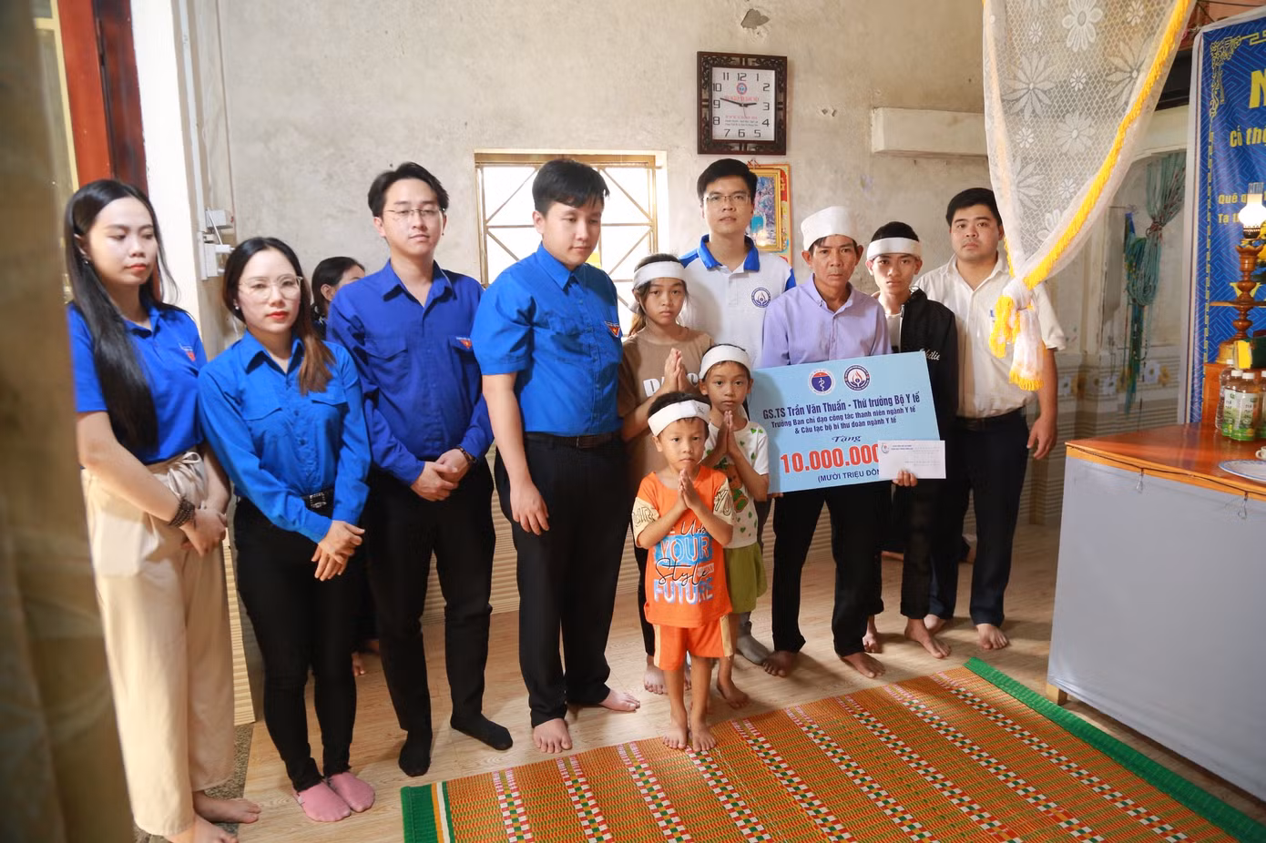 Thăm, động viên, chia buồn cùng gia đình có 2 người tử nạn do chìm đò trong trận mưa lũ vừa qua tại TP Huế.