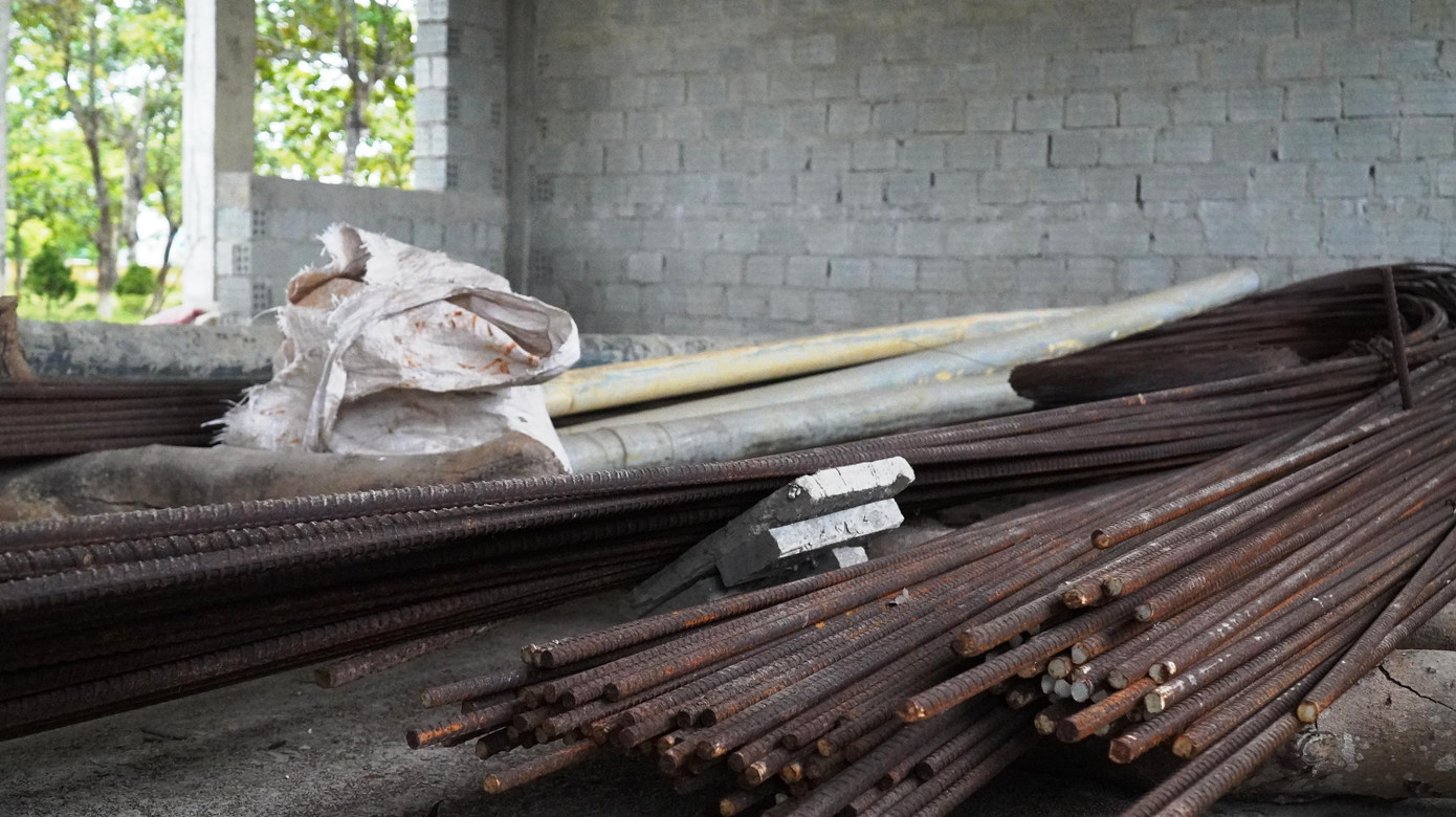 Vật liệu ngổn ngang và gỉ sét Vật liệu ngổn ngang và gỉ sét