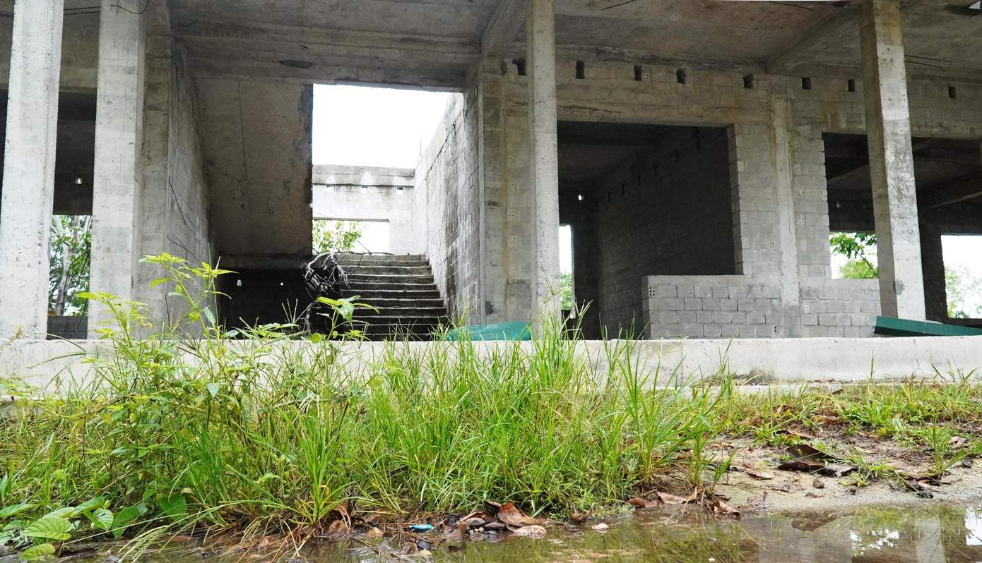 Công trình dừng thi công do không có tiền đầu tư như hứa hẹn ban đầu Công trình dừng thi công do không có tiền đầu tư như hứa hẹn ban đầu