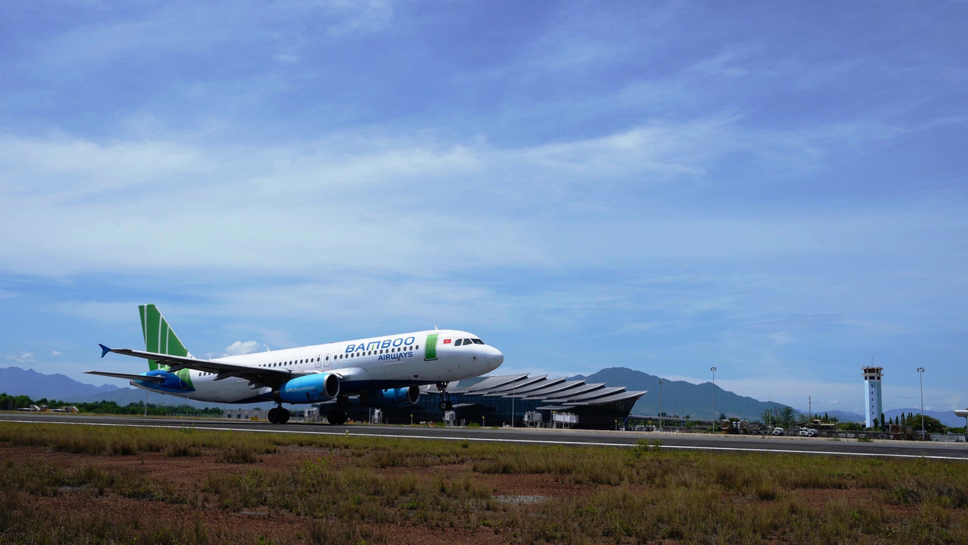 Dự án đầu tư xây dựng nhà ga T2 - Cảng hàng không quốc tế Phú Bài là dự án hạ tầng giao thông trọng điểm nằm trong quy hoạch phát triển giao thông vận tải hàng không giai đoạn đến năm 2020 và định hướng đến năm 2030 được Thủ tướng Chính phủ phê duyệt. Dự án đầu tư xây dựng nhà ga T2 - Cảng hàng không quốc tế Phú Bài là dự án hạ tầng giao thông trọng điểm nằm trong quy hoạch phát triển giao thông vận tải hàng không giai đoạn đến năm 2020 và định hướng đến năm 2030 được Thủ tướng Chính phủ phê duyệt.