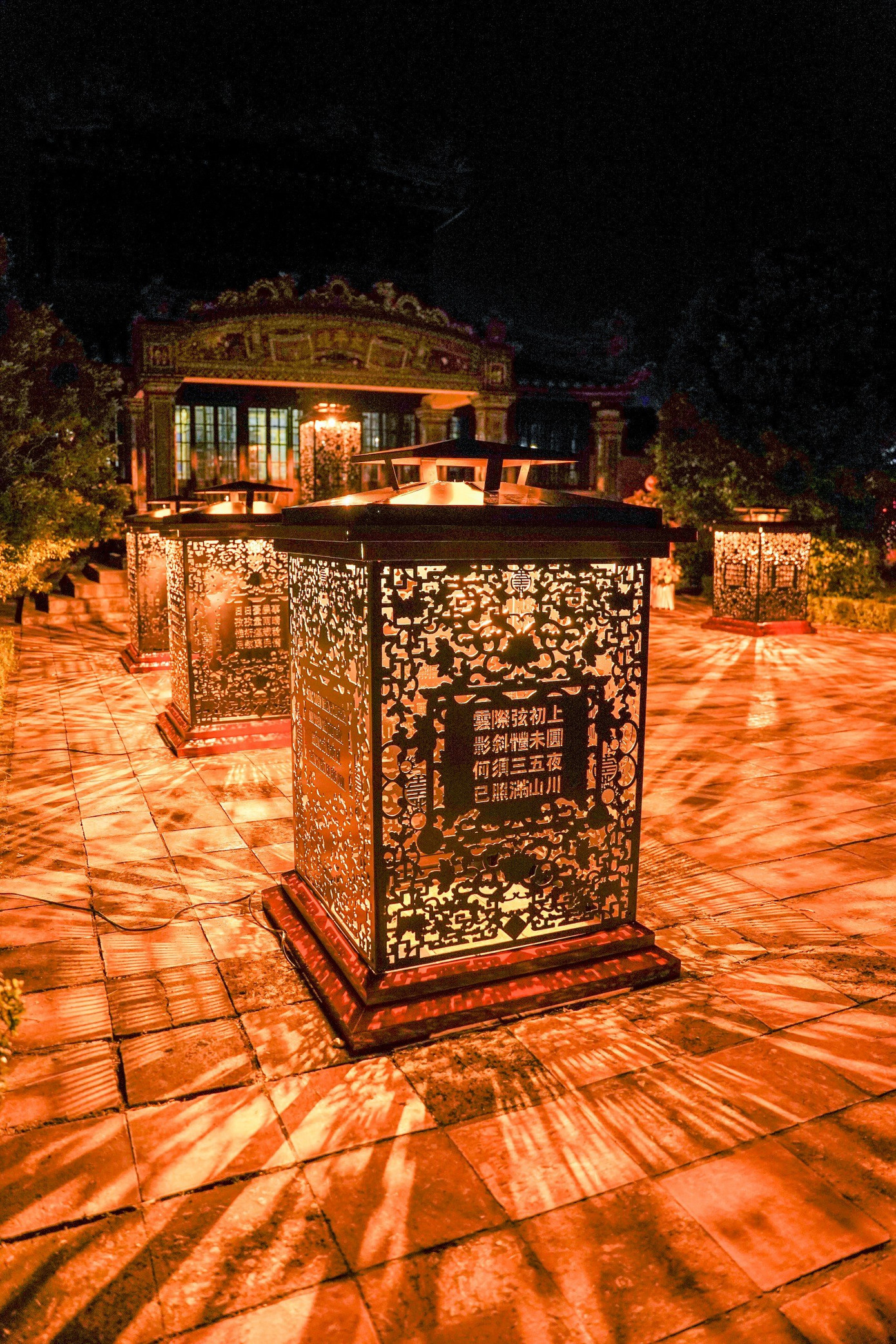 Trong suốt 2 tuần, di tích Thái Bình Lâu thuộc Đại nội Huế được thắp sáng theo tinh thần nghệ thuật đó, với các tác phẩm thị giác và âm thanh sáng tạo dành cho sự kiện Festival Huế. Lễ hội sẽ kết thúc vào tối 20/6.