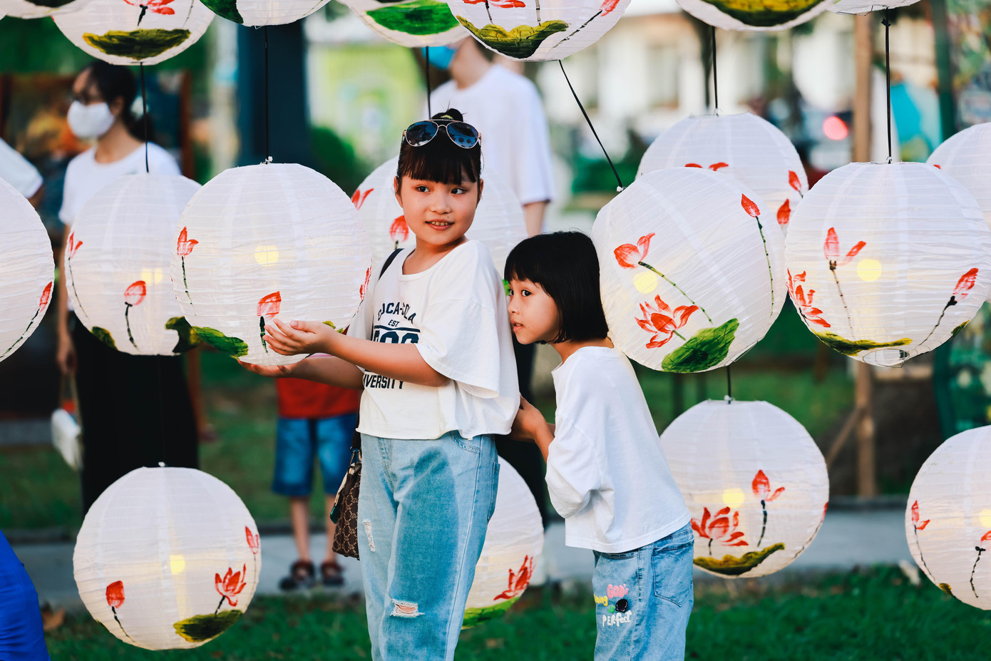 Công viên Tứ Tượng (Huế) là không gian nghệ thuật của ngày hội sen Huế, thu hút nhiều người dân, du khách đến khám phá, thưởng lãm. Ảnh: Nguyễn Đình Chiến